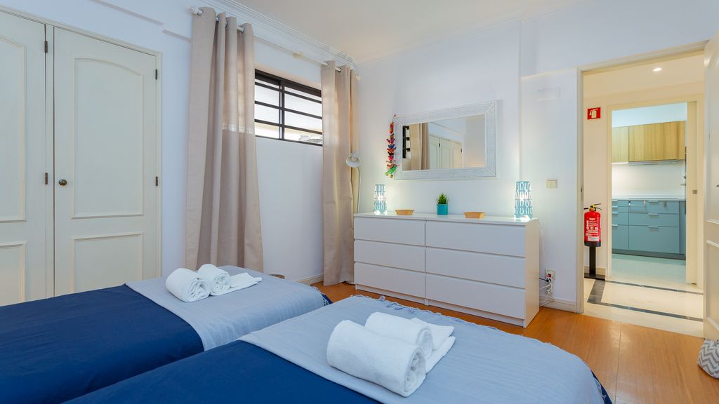 2BDR W/ Pool - 5min from beach by LovelyStay