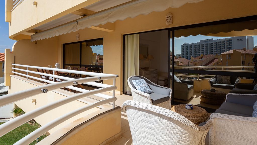 2BDR W/ Pool - 5min from beach by LovelyStay