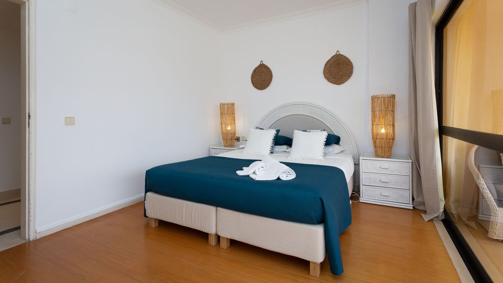 2BDR W/ Pool - 5min from beach by LovelyStay