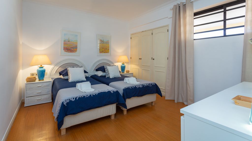 2BDR W/ Pool - 5min from beach by LovelyStay