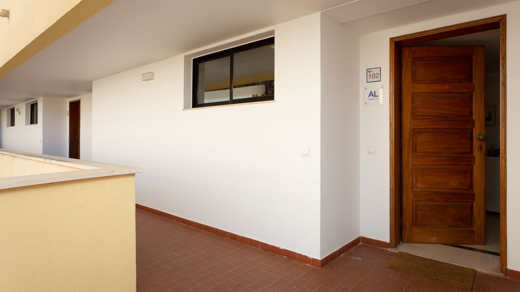 2BDR W/ Pool - 5min from beach by LovelyStay