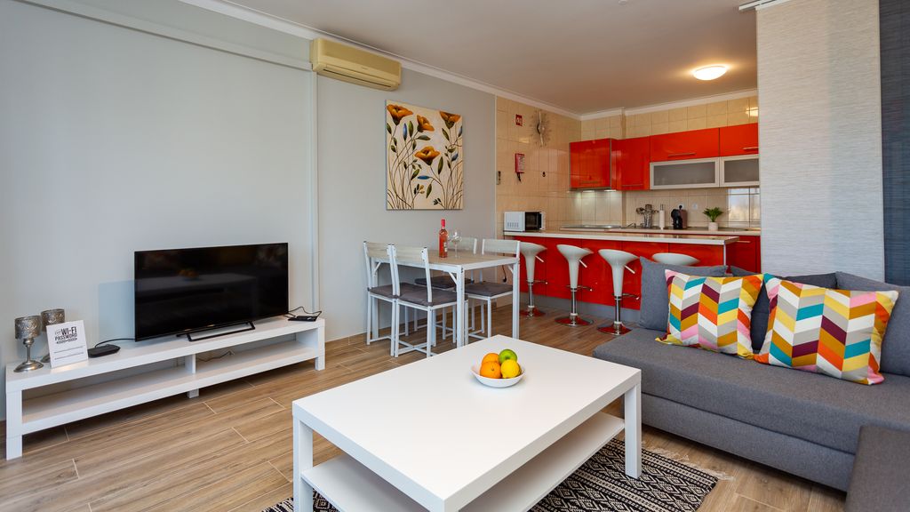 Comfort 1BDR Apartment W/Pool by LovelyStay