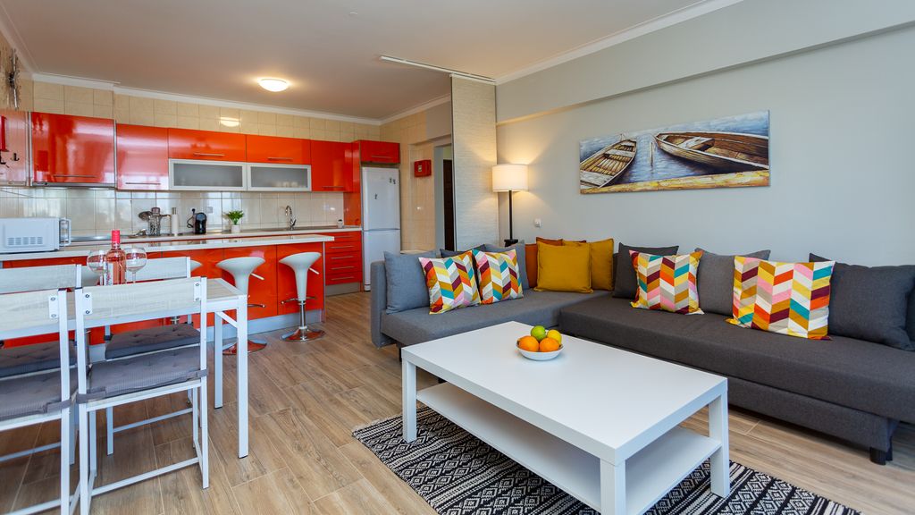 Comfort 1BDR Apartment W/Pool by LovelyStay