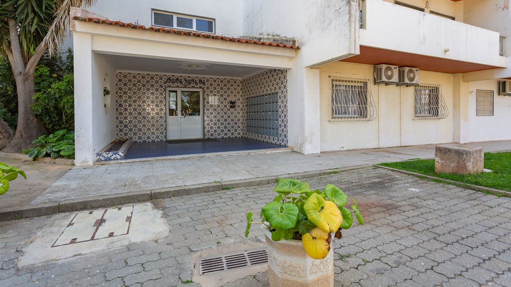 Comfort 1BDR Apartment W/Pool by LovelyStay