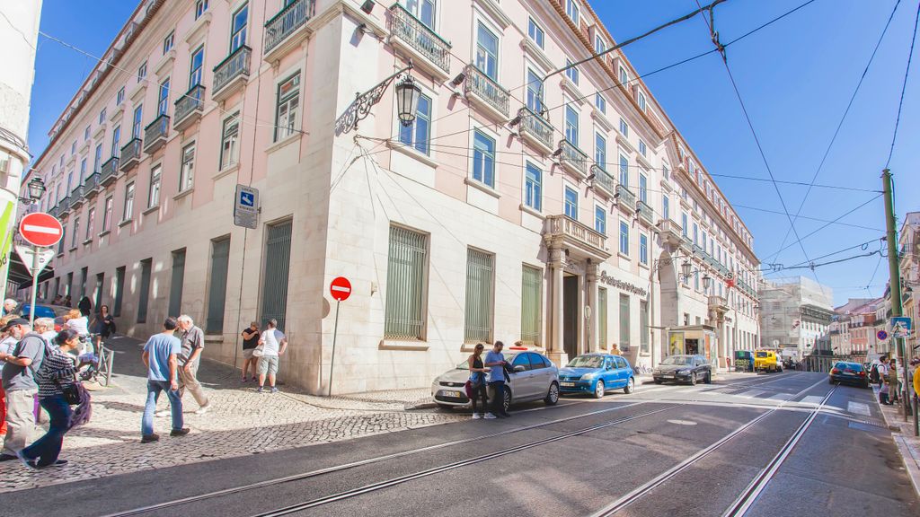 Bairro Alto Living 2BDR Duplex by LovelyStay