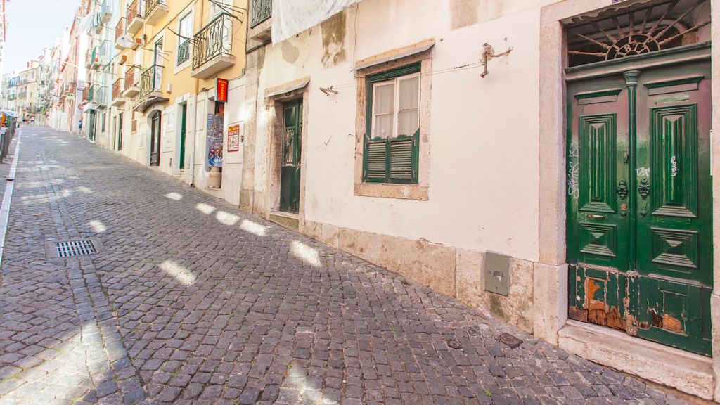 Bairro Alto Living 2BDR Duplex by LovelyStay