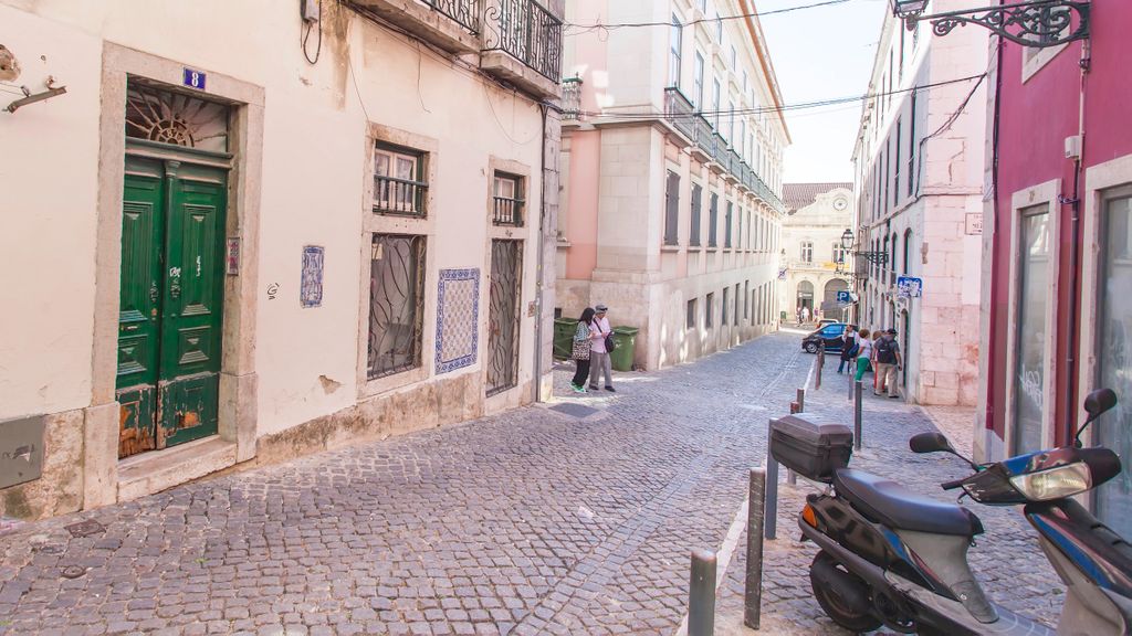 Bairro Alto Living 2BDR Duplex by LovelyStay