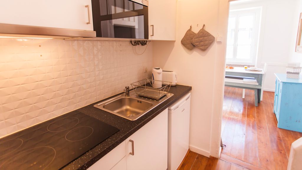 Bairro Alto Living 2BDR Duplex by LovelyStay
