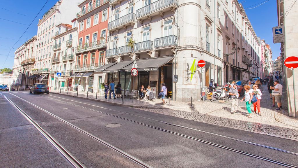 Bairro Alto Living 2BDR Duplex by LovelyStay