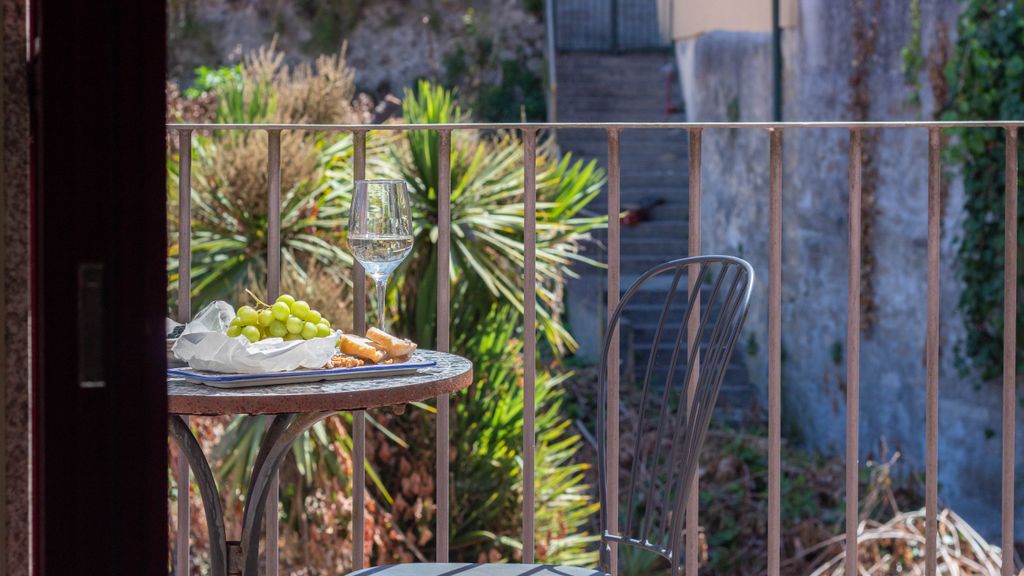 Oporto Home Wine Cellars - Studio with a balcony3T