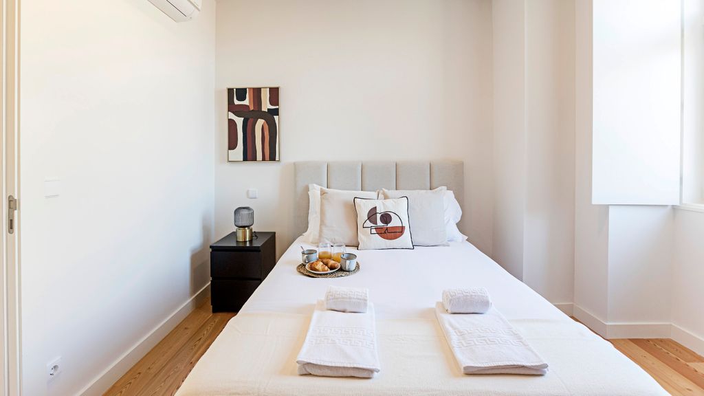 Modern Flat in Miragaia by LovelyStay
