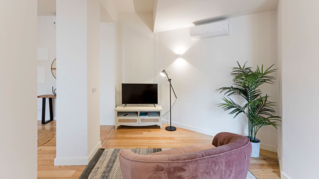 Superb Flat w/ Balcony and AC by LovelyStay