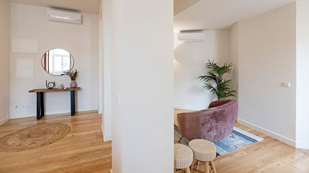 Superb Flat w/ Balcony and AC by LovelyStay
