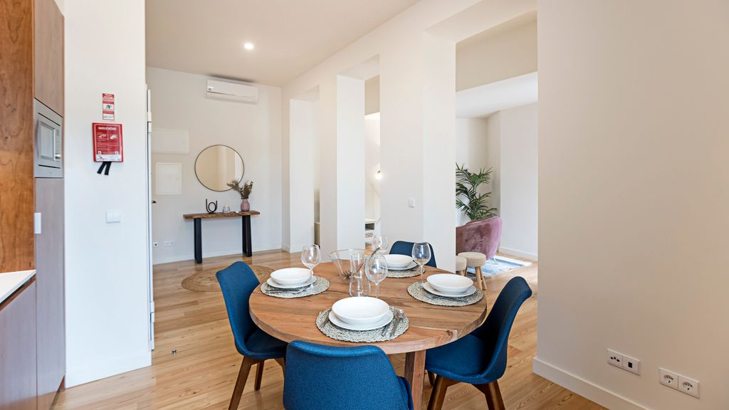 Superb Flat w/ Balcony and AC by LovelyStay