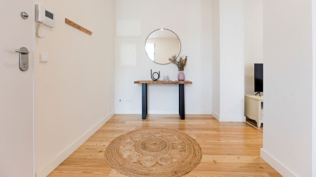 Superb Flat w/ Balcony and AC by LovelyStay
