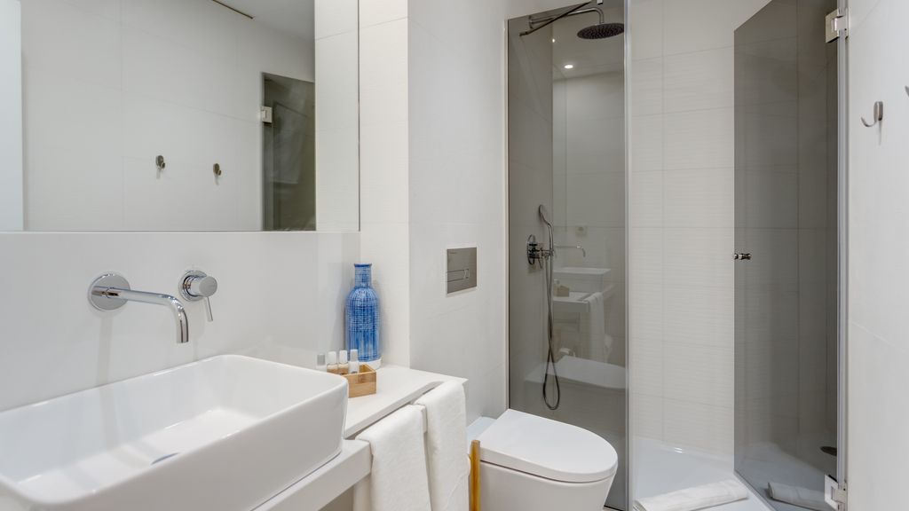 Superb Flat w/ Balcony and AC by LovelyStay