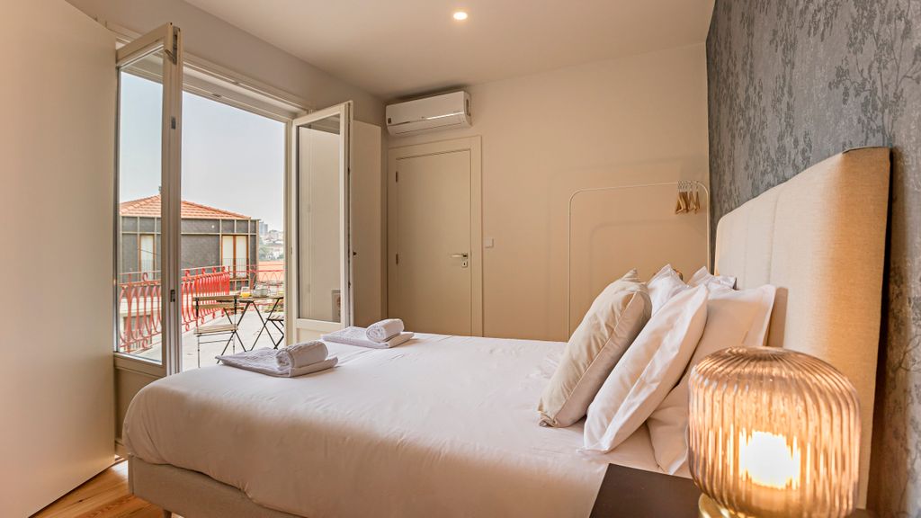 Superb Flat w/ Balcony and AC by LovelyStay