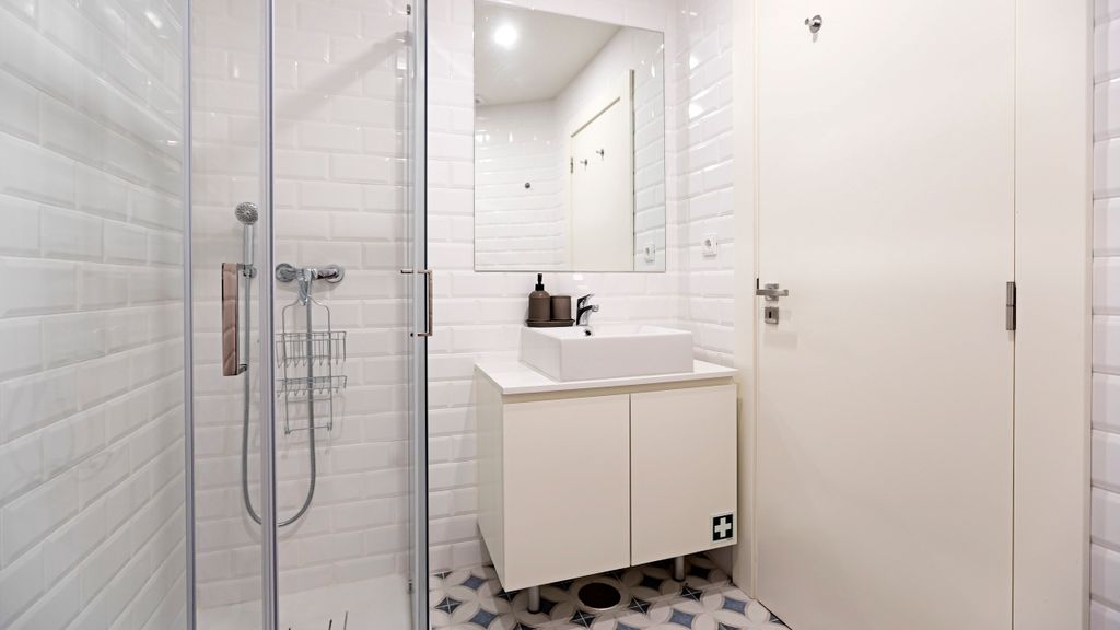 Superb Flat w/ Balcony and AC by LovelyStay