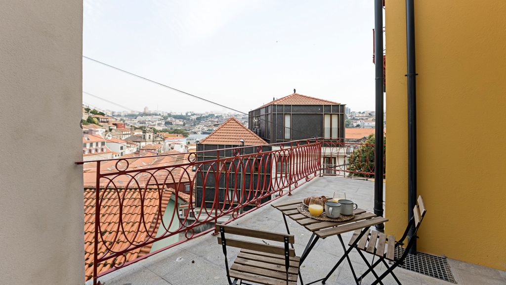 Superb Flat w/ Balcony and AC by LovelyStay