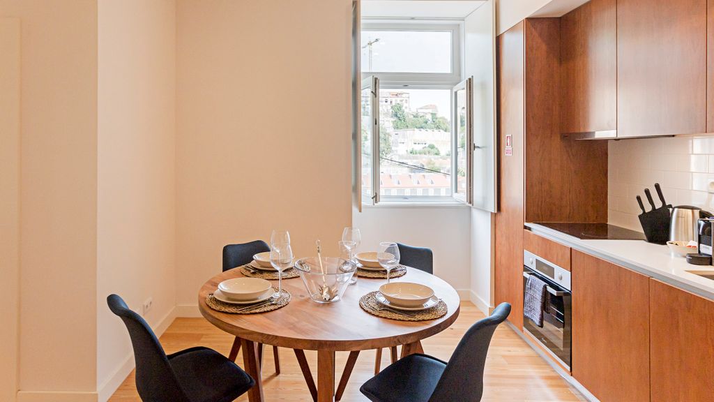 Superb Flat w/ Balcony and AC by LovelyStay