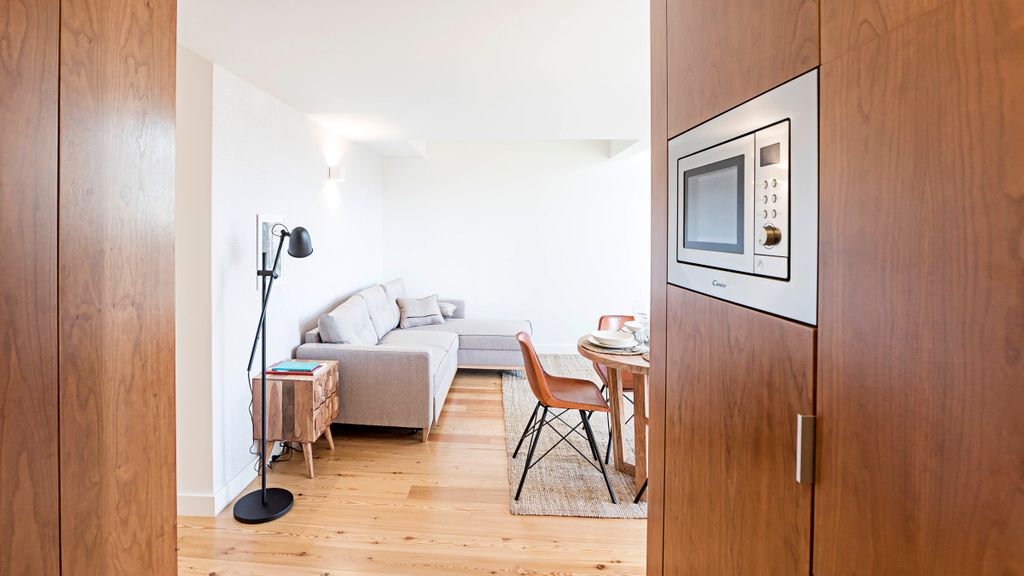 Stunning Duplex Near River by LovelyStay