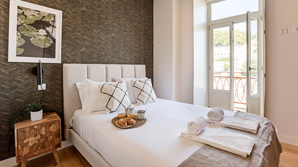 Stunning Duplex Near River by LovelyStay