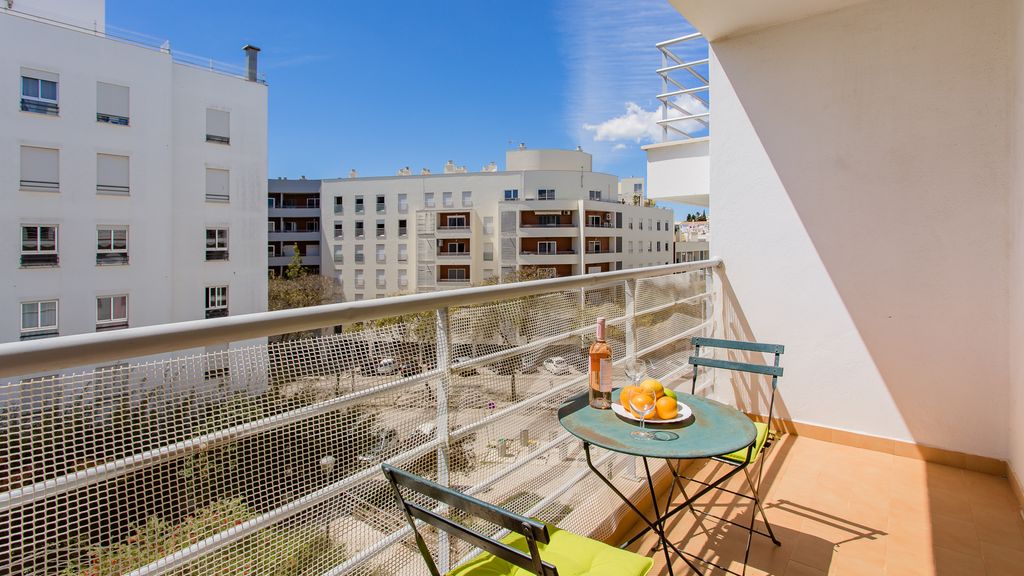 Lovesome Apartment W/ Balcony by LovelyStay
