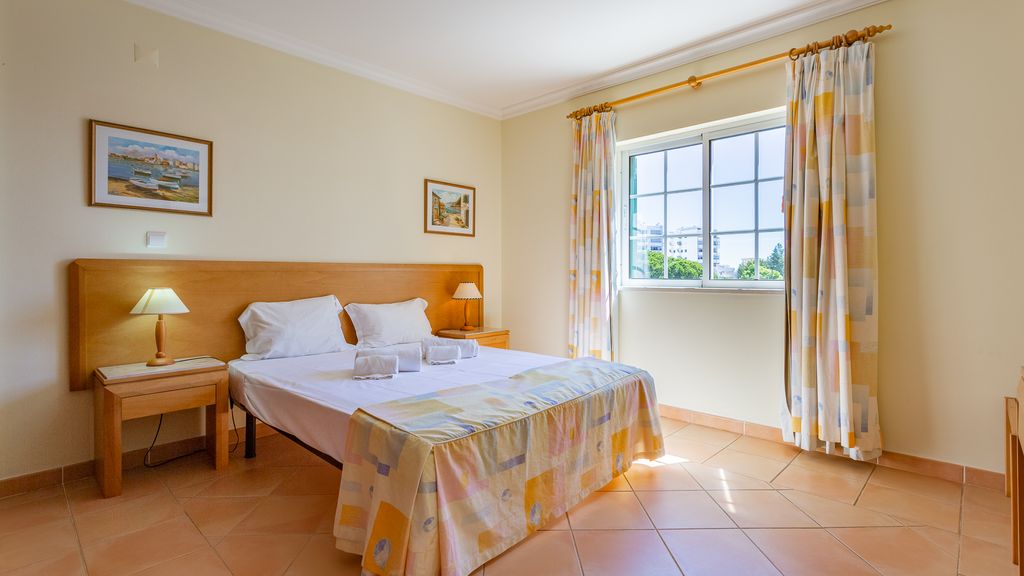 2BDR Duplex W AC & Pool in Portimão by Lovelystay