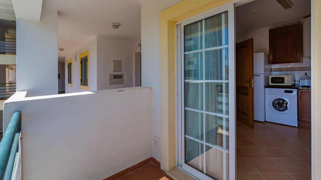 2BDR Duplex W AC & Pool in Portimão by Lovelystay