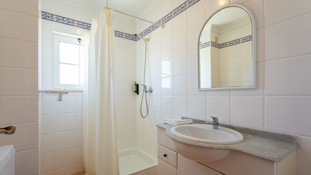2BDR Duplex W AC & Pool in Portimão by Lovelystay
