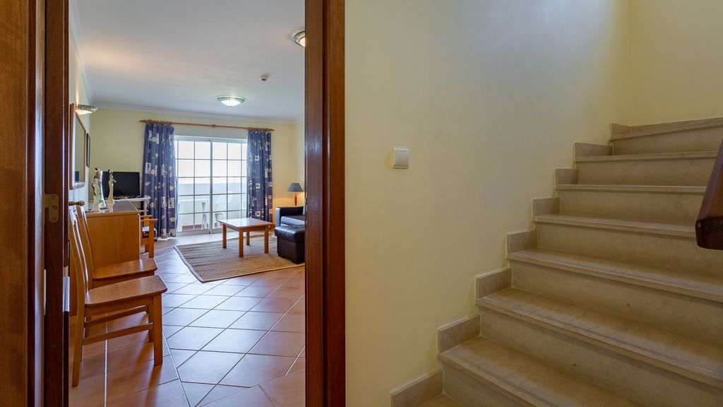 2BDR Duplex W AC & Pool in Portimão by Lovelystay