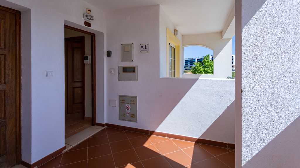 2BDR Duplex W AC & Pool in Portimão by Lovelystay