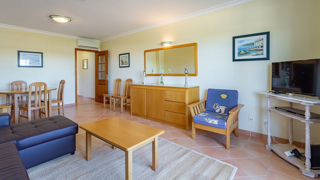2BDR Duplex W AC & Pool in Portimão by Lovelystay