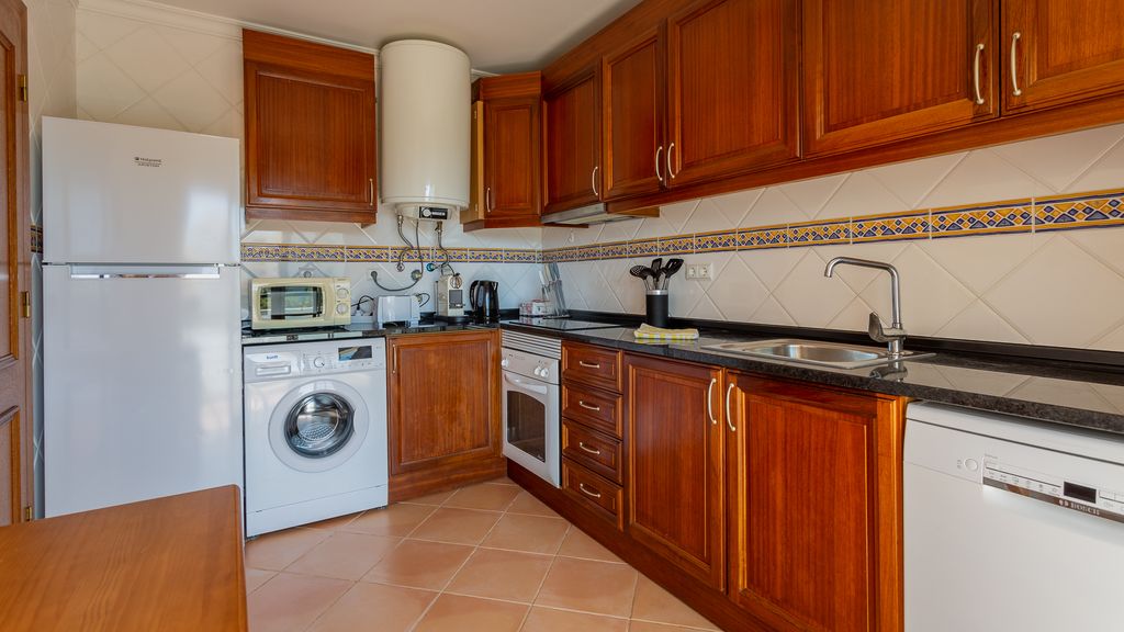2BDR Duplex W AC & Pool in Portimão by Lovelystay