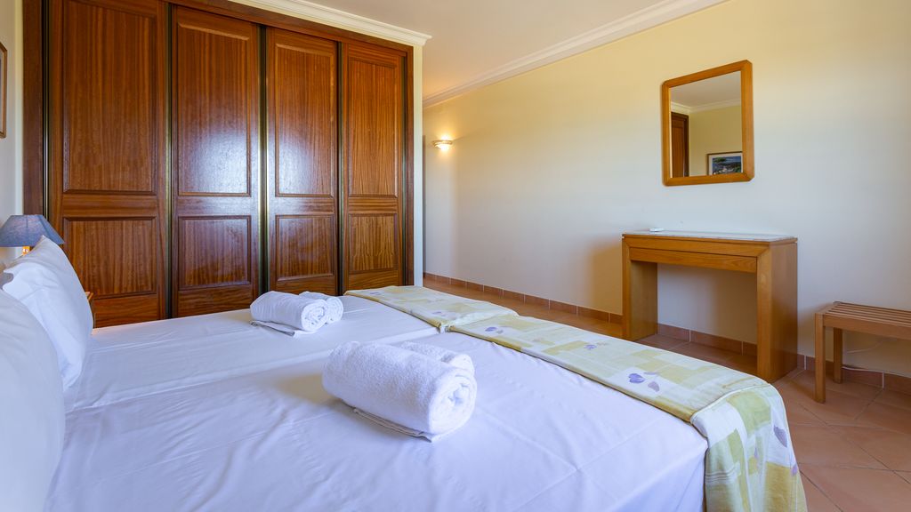 2BDR Duplex W AC & Pool in Portimão by Lovelystay