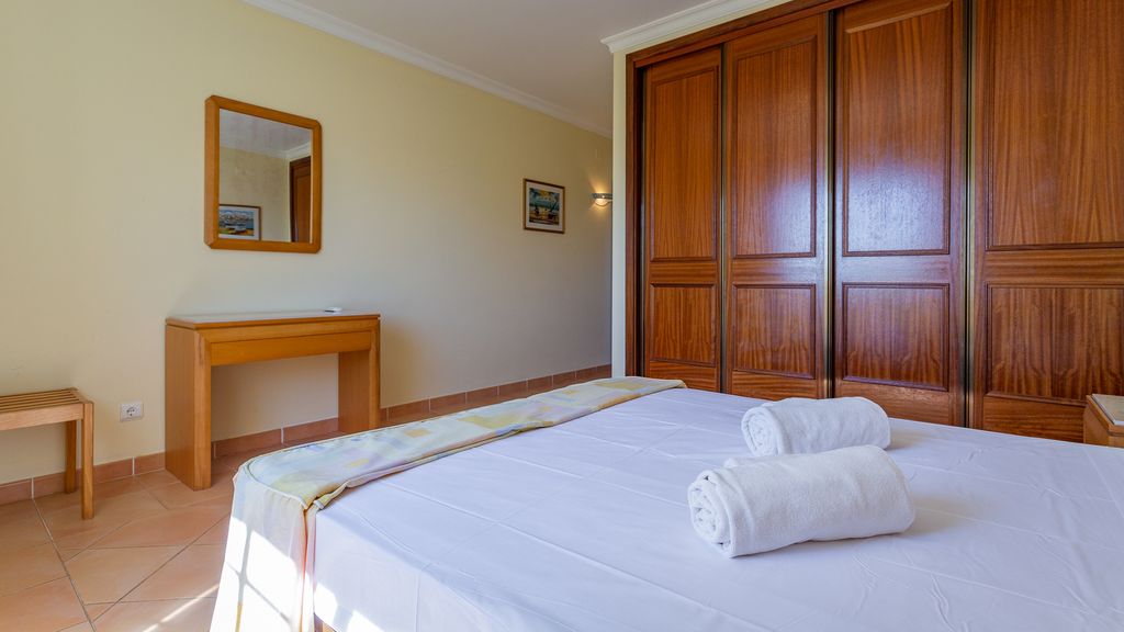 2BDR Duplex W AC & Pool in Portimão by Lovelystay