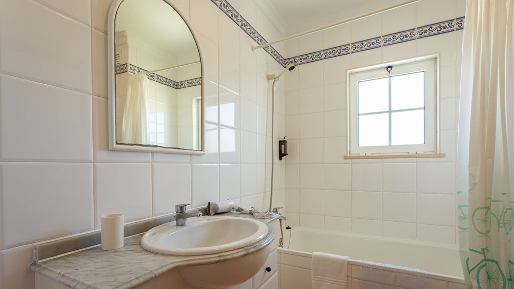 2BDR Duplex W AC & Pool in Portimão by Lovelystay