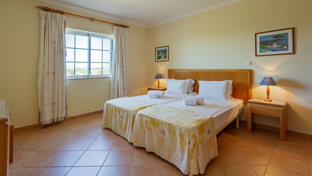 2BDR Duplex W AC & Pool in Portimão by Lovelystay