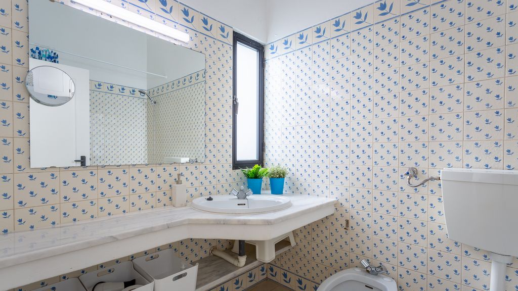 Sea 3BDR House W/ Patio by Lovelystay