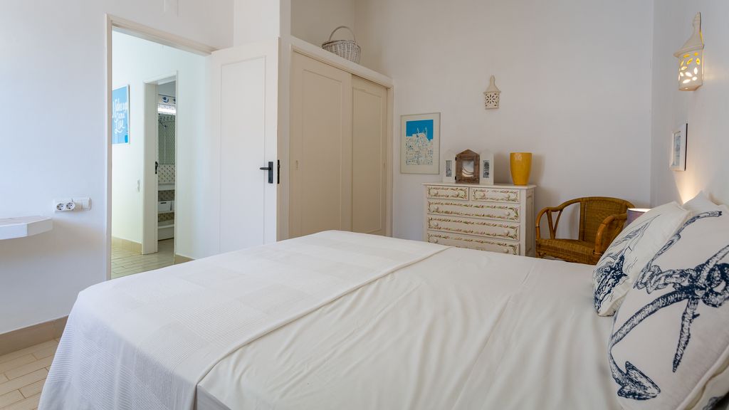 Sea 3BDR House W/ Patio by Lovelystay