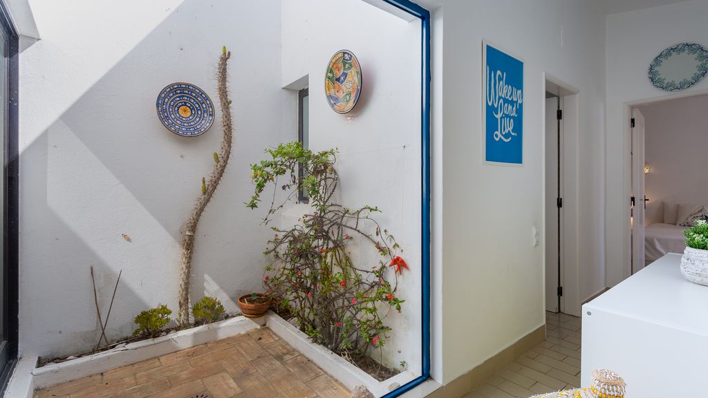 Sea 3BDR House W/ Patio by Lovelystay