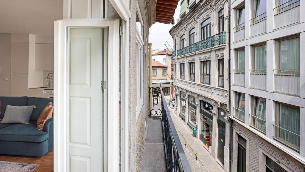 Turquoise Flat w/ AC & Balcony by LovelyStay