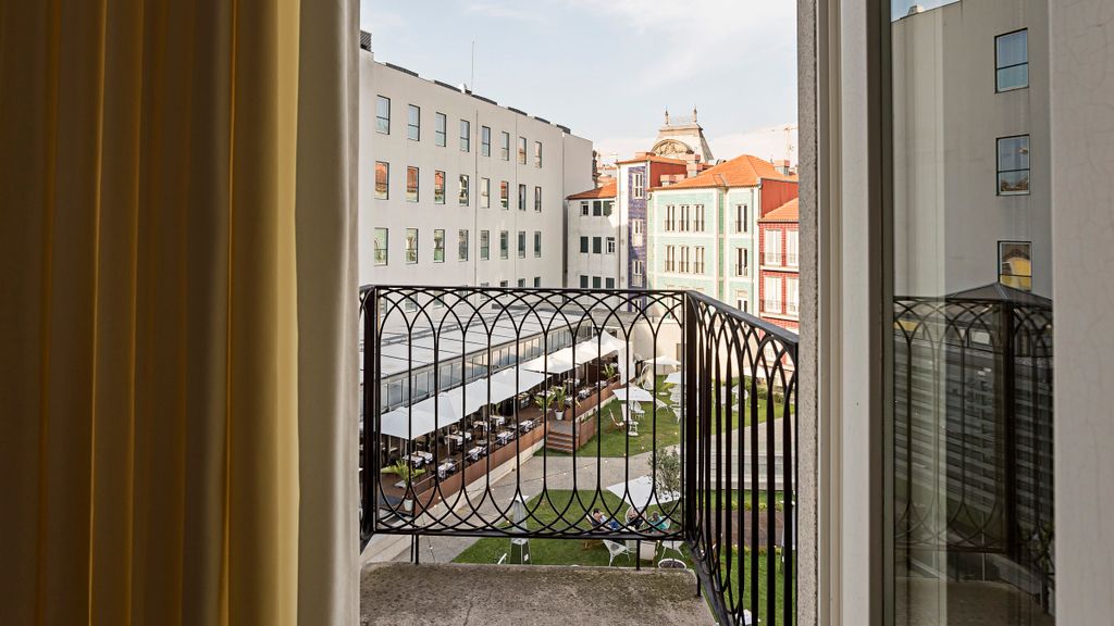 Palácio das Cardosas Studio by LovelyStay