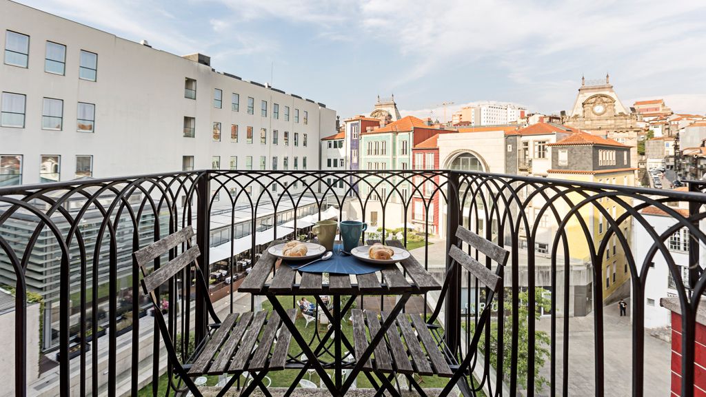 Palácio das Cardosas Studio by LovelyStay