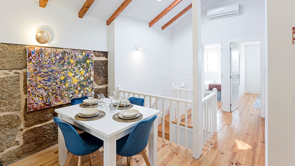 Modern Cativo Apartment by LovelyStay