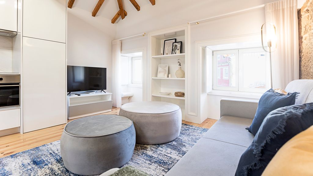 Modern Cativo Apartment by LovelyStay
