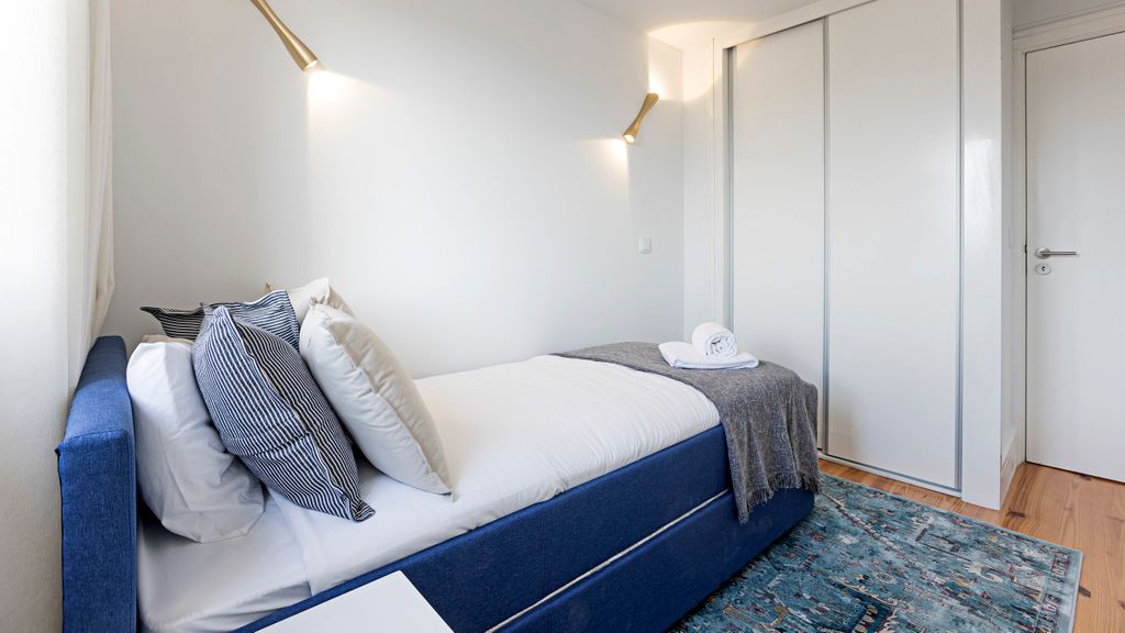 Modern Cativo Apartment by LovelyStay