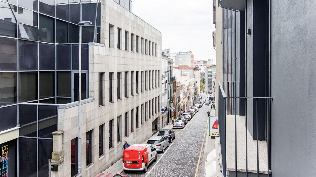Downtown Wonder Flat w/ AC by LovelyStay