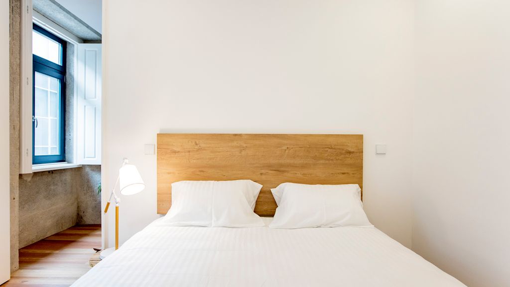 Downtown Wonder Flat w/ AC by LovelyStay