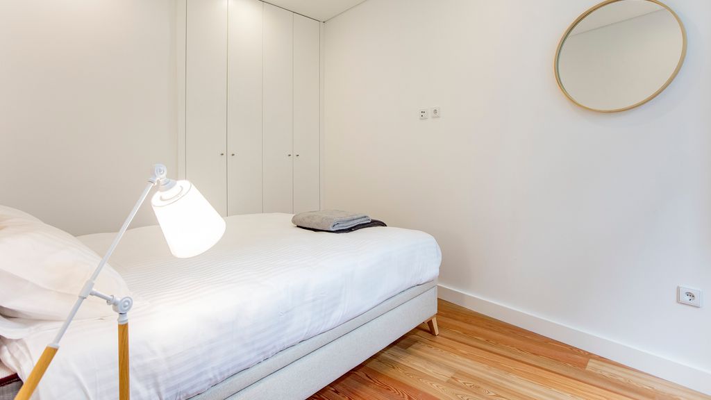 Downtown Wonder Flat w/ AC by LovelyStay